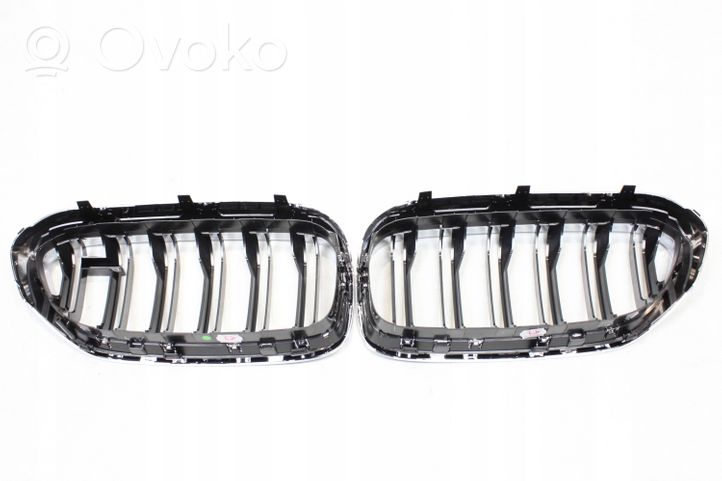 BMW M5 F90 Front bumper upper radiator grill 