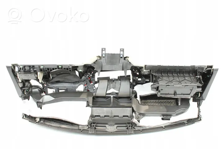 BMW 1 F40 Deska rozdzielcza 6962641