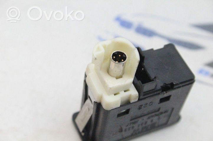 BMW 7 F01 F02 F03 F04 Connettore plug in AUX 9237653