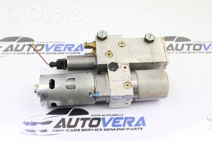 BMW 5 E60 E61 Moteur de pompe hydraulique de hayon 7111867