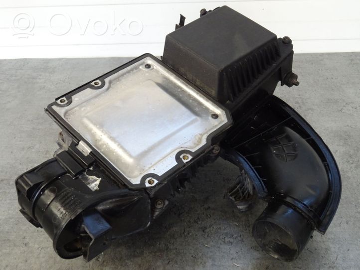 Renault Latitude (L70) Wspornik / Mocowanie obudowy filtra powietrza 165009497R 165003876R