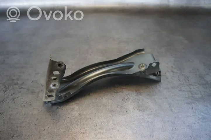 Audi TT TTS Mk2 Supporto di montaggio del parafango 8J0821136F