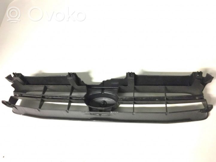 Subaru Impreza II Grille calandre supérieure de pare-chocs avant 91121EE150