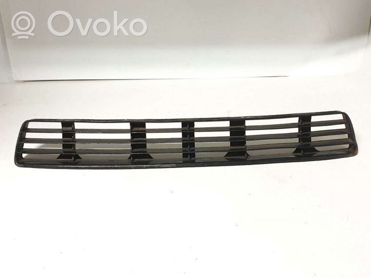 Audi A4 S4 B5 8D Etupuskurin alempi jäähdytinsäleikkö 8D0807683