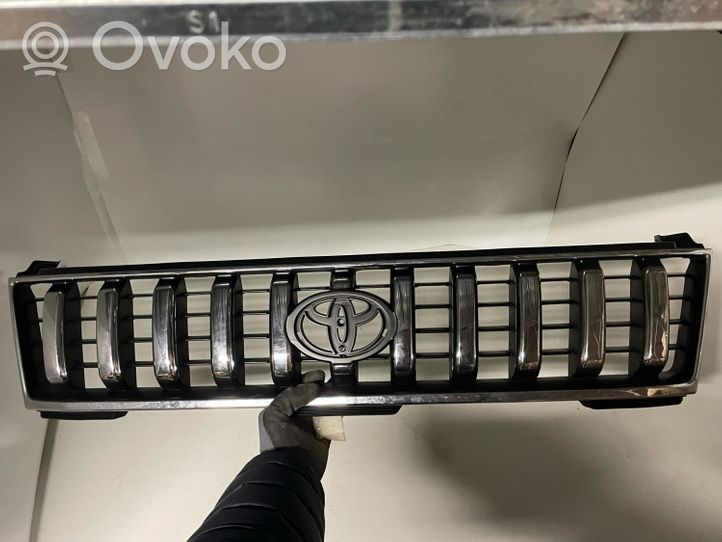 Toyota Land Cruiser (HDJ90) Grotelės viršutinės 5311160310