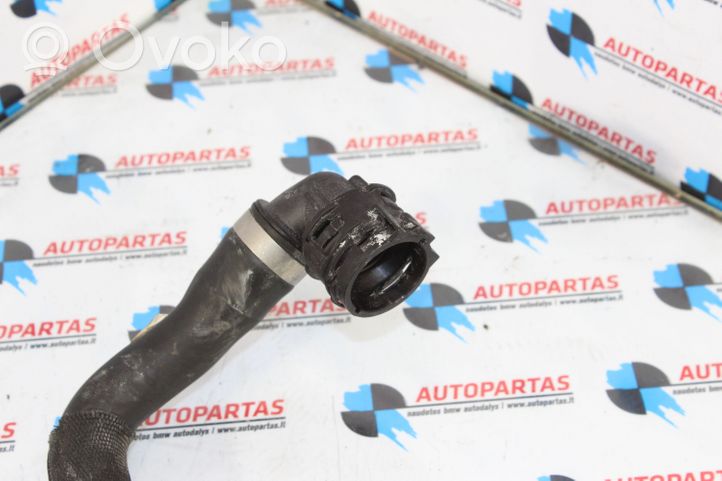 BMW 3 F30 F35 F31 Tubo flessibile del liquido di raffreddamento del motore 8650981