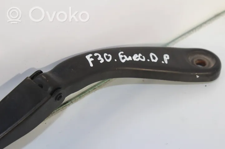 BMW 3 F30 F35 F31 Priekinio stiklo valytuvų kojelė 7260474