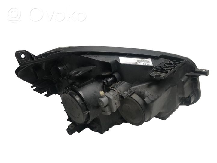 Nissan Qashqai Lampa przednia 26060BR01B