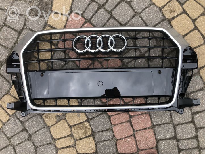 Audi Q3 8U Grotelės viršutinės 8U0853653M