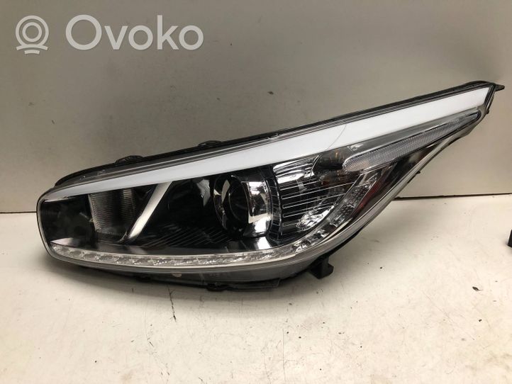 KIA Ceed Lampa przednia 92101A2060