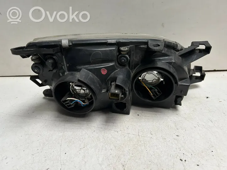 Toyota Avensis T220 Priekšējais lukturis 8115005140