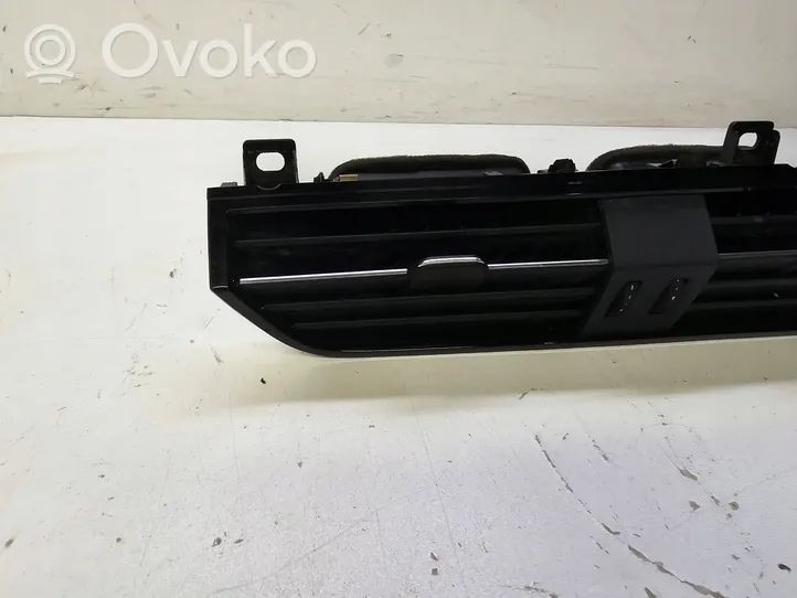 Audi Q3 F3 Centrinės oro grotelės 83B820903