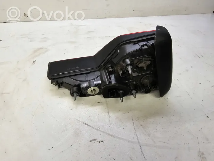 Audi A4 S4 B9 Takaluukun takavalot 8W9945076