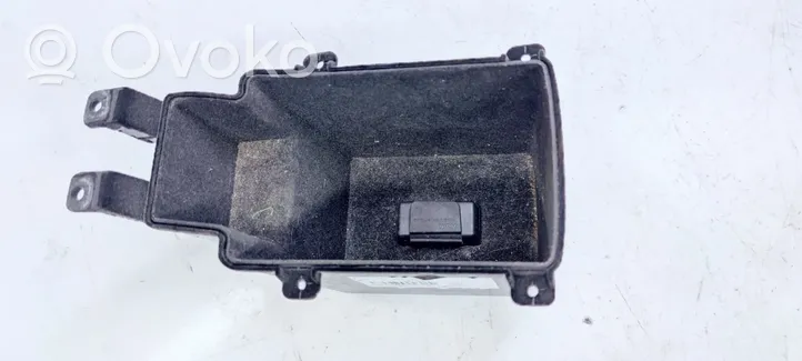 Audi Q3 8U Główny schowek tunelu środkowego 8U0864981D