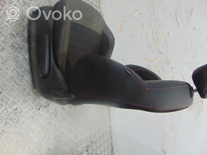 Peugeot 2008 I Asiento delantero del conductor 