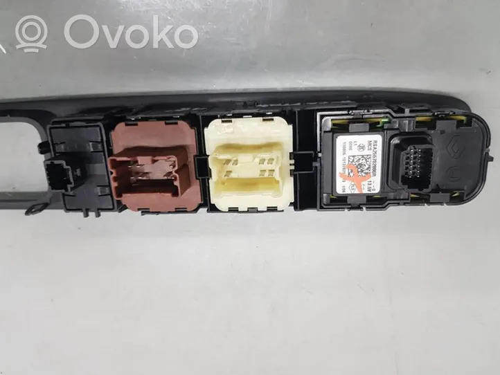 Renault Captur Przełącznik / Przycisk otwierania szyb 255702886R