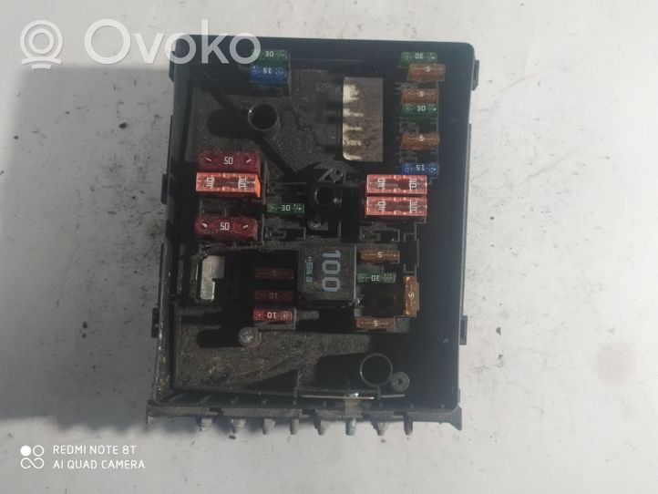 Volkswagen Golf V Module de fusibles 1K0937125