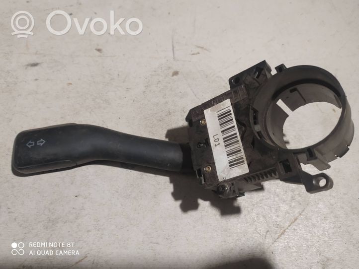 Volkswagen Bora Commodo de clignotant 8L0953513G