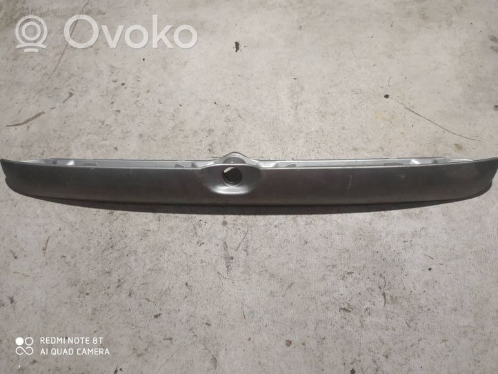 Opel Omega B2 Takaluukun rekisterikilven valon palkki 90379079