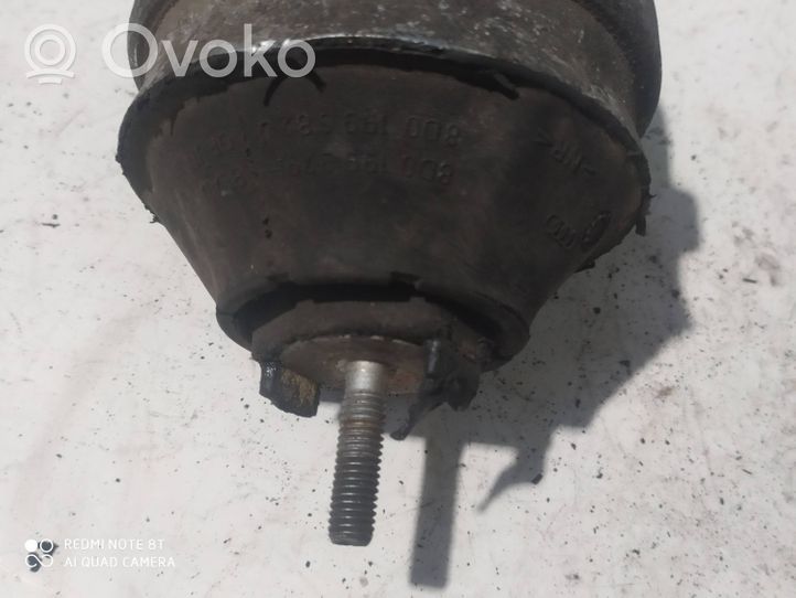 Audi A4 S4 B5 8D Variklio pagalvė 8D0199379H