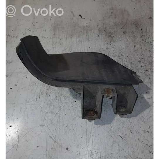 Volkswagen Touareg II Guardabarro trasero 7P6854855