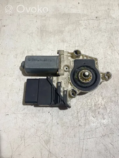 Volkswagen Golf IV Moteur de lève-vitre de porte arrière 1C0959812A