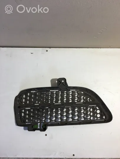 Volkswagen Touareg I Grille inférieure de pare-chocs avant 7L6853666