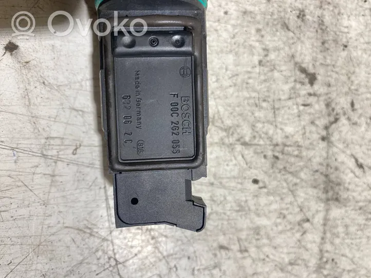 Volkswagen Touran I Mass air flow meter F00C2G2055