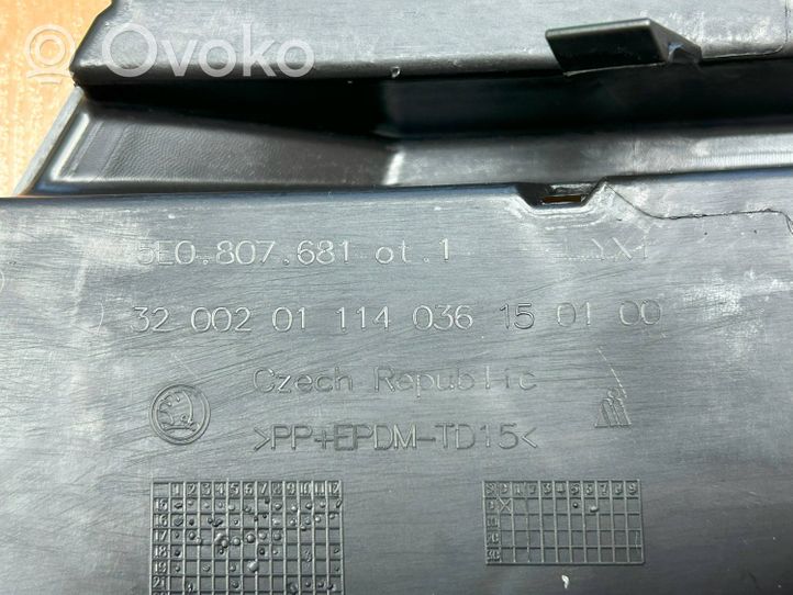 Skoda Octavia Mk3 (5E) Krata halogenu 5E0807681