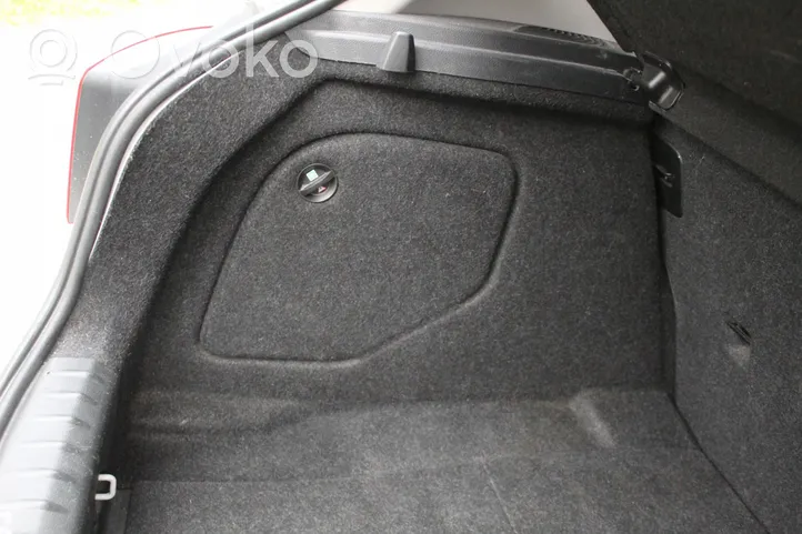 BMW M5 Otros elementos de revestimiento del maletero/compartimento de carga 