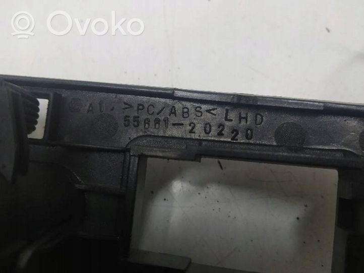 Toyota Avensis T220 Kojelaudan tuuletussuuttimen suojalista 5568605030