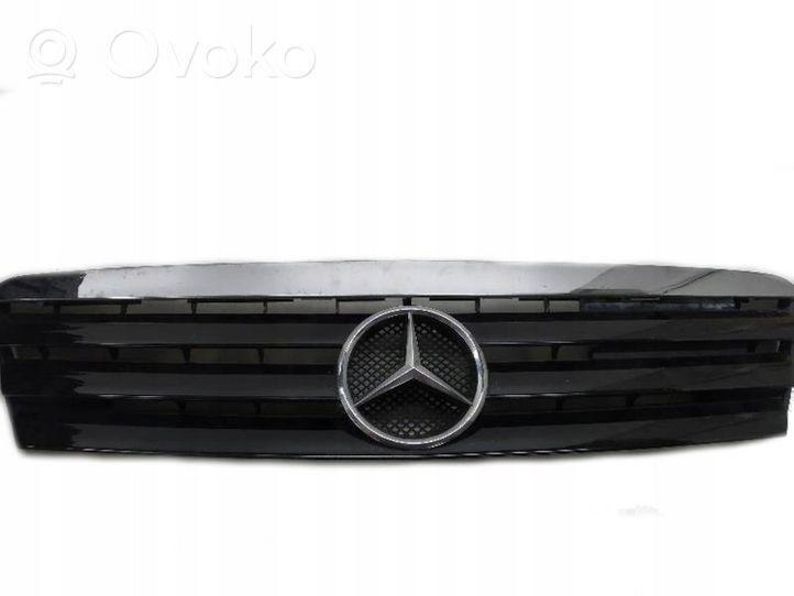 Mercedes-Benz A W168 Atrapa chłodnicy / Grill 1688800083
