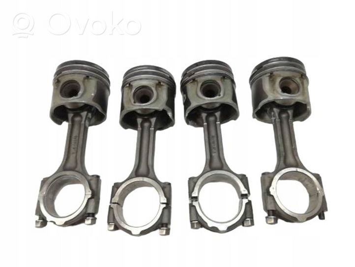 Hyundai H-100 Piston with connecting rod KOMPLET