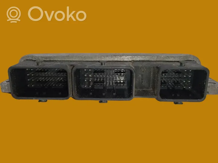 Renault Clio III Sterownik / Moduł ECU 8200504593