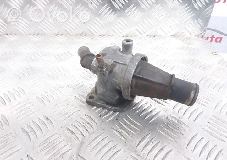 Opel Corsa C Termostaatin kotelo 55182499