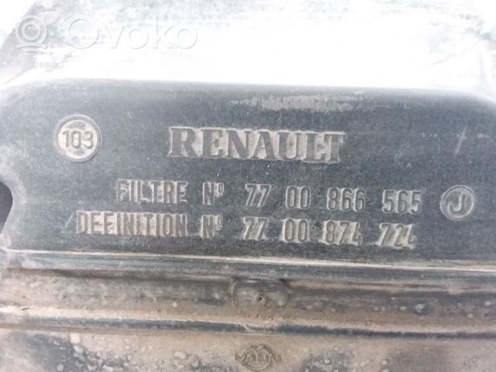 Renault Safrane Air filter box 7700866565