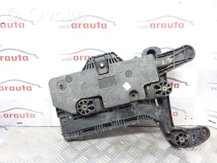 Audi Q3 8U Akumuliatoriaus tvirtinimo padas 1K091533H