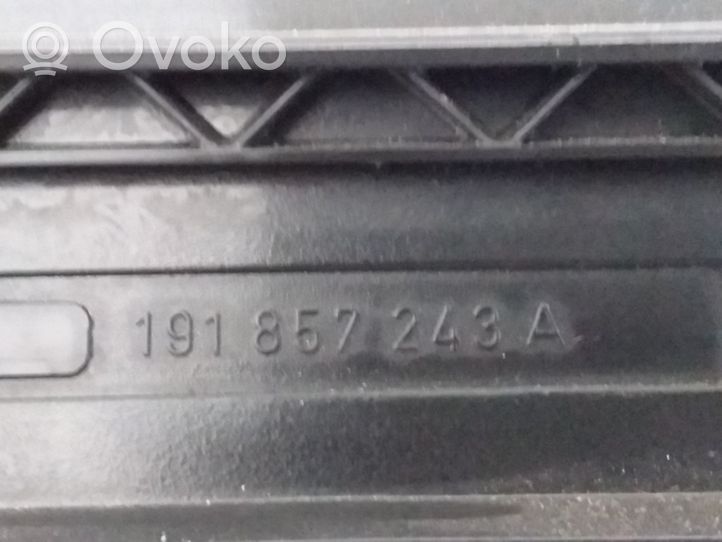 Volkswagen Jetta II Prietaisų skydelio apdaila 191857243A