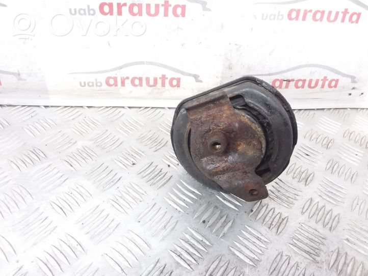 Volkswagen Jetta II Engine mount bracket 