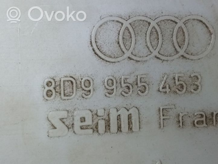 Audi A4 S4 B5 8D Tuulilasinpesimen nestesäiliö 8D9955453