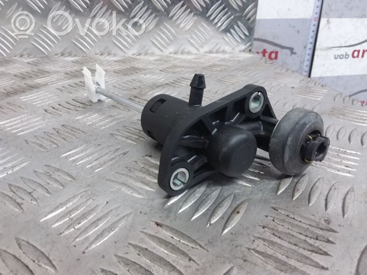 Audi A4 S4 B7 8E 8H Pagrindinis sankabos cilindriukas 8E1721401AJ