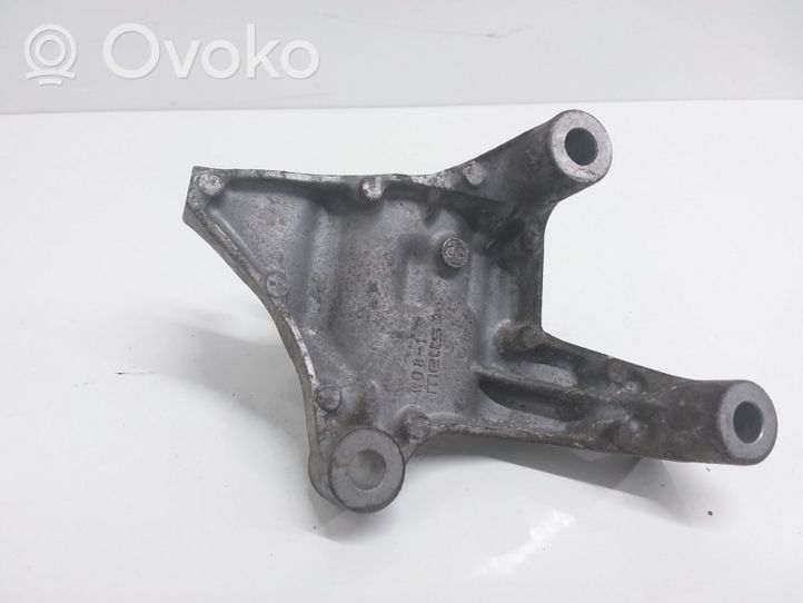 Honda CR-V Gear shift cable bracket 