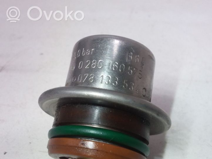 Volkswagen PASSAT B5 Fuel pressure regulator 078133534C