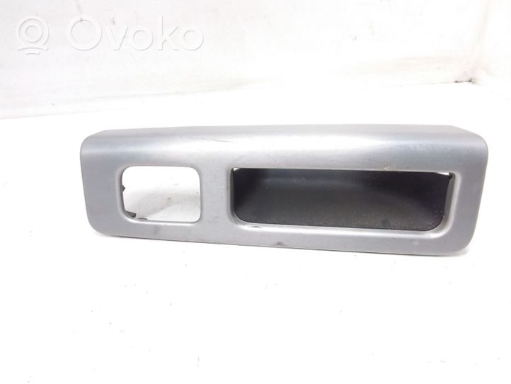 Volvo V50 Takaoven kahvan kehys 8663813