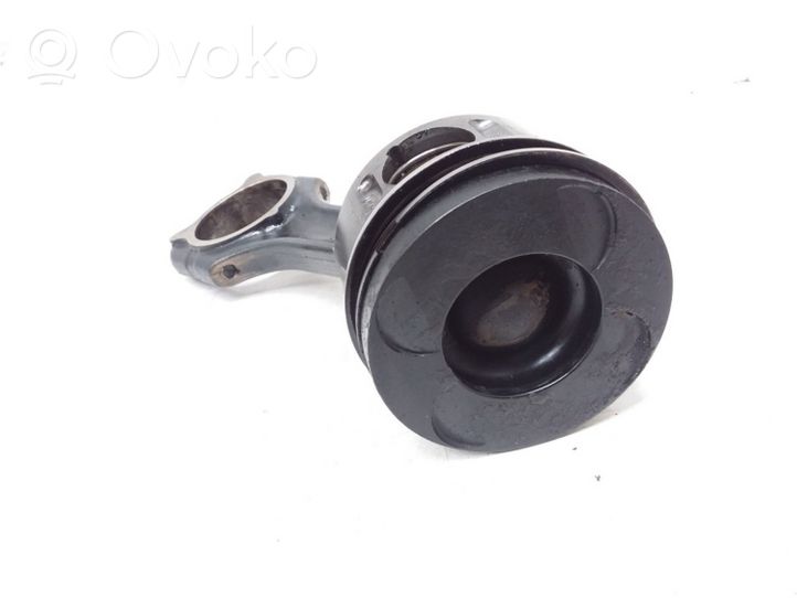 Mercedes-Benz Vito Viano W639 Piston avec bielle 6110349