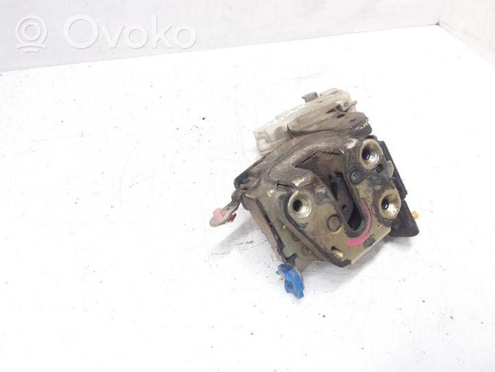 Nissan Almera N16 Etuoven lukko 8055361086