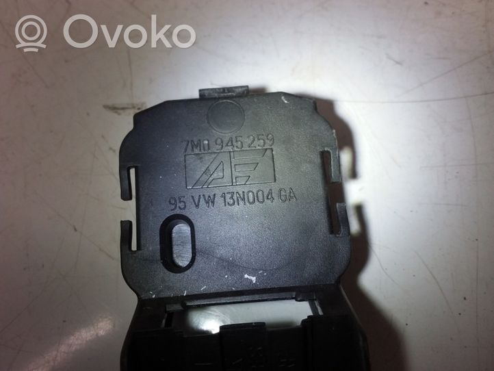 Seat Alhambra (Mk1) Element lampy tylnej 7M0945259