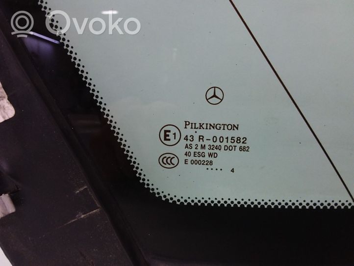 Mercedes-Benz C W203 Galinis šoninis kėbulo stiklas 