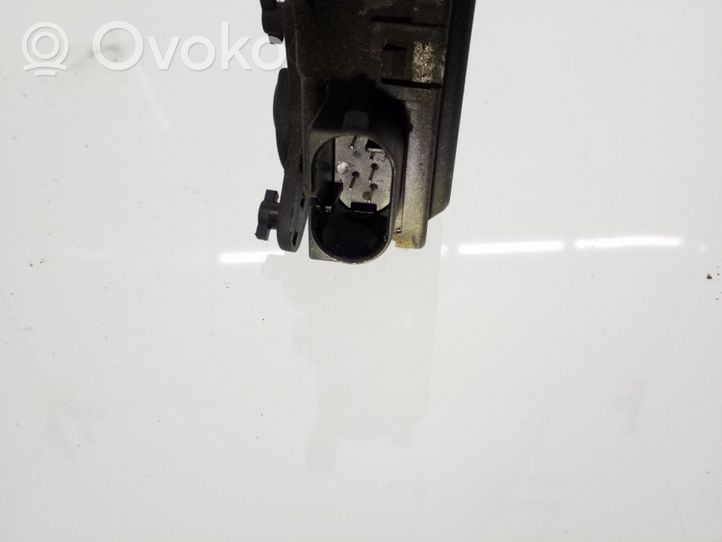 Volkswagen PASSAT B5 Moteur / actionneur de volet de climatisation 8D1820511B