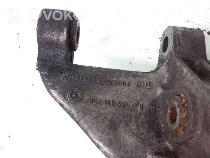 Seat Alhambra (Mk1) Supporto di montaggio della pompa del servosterzo 028145523E